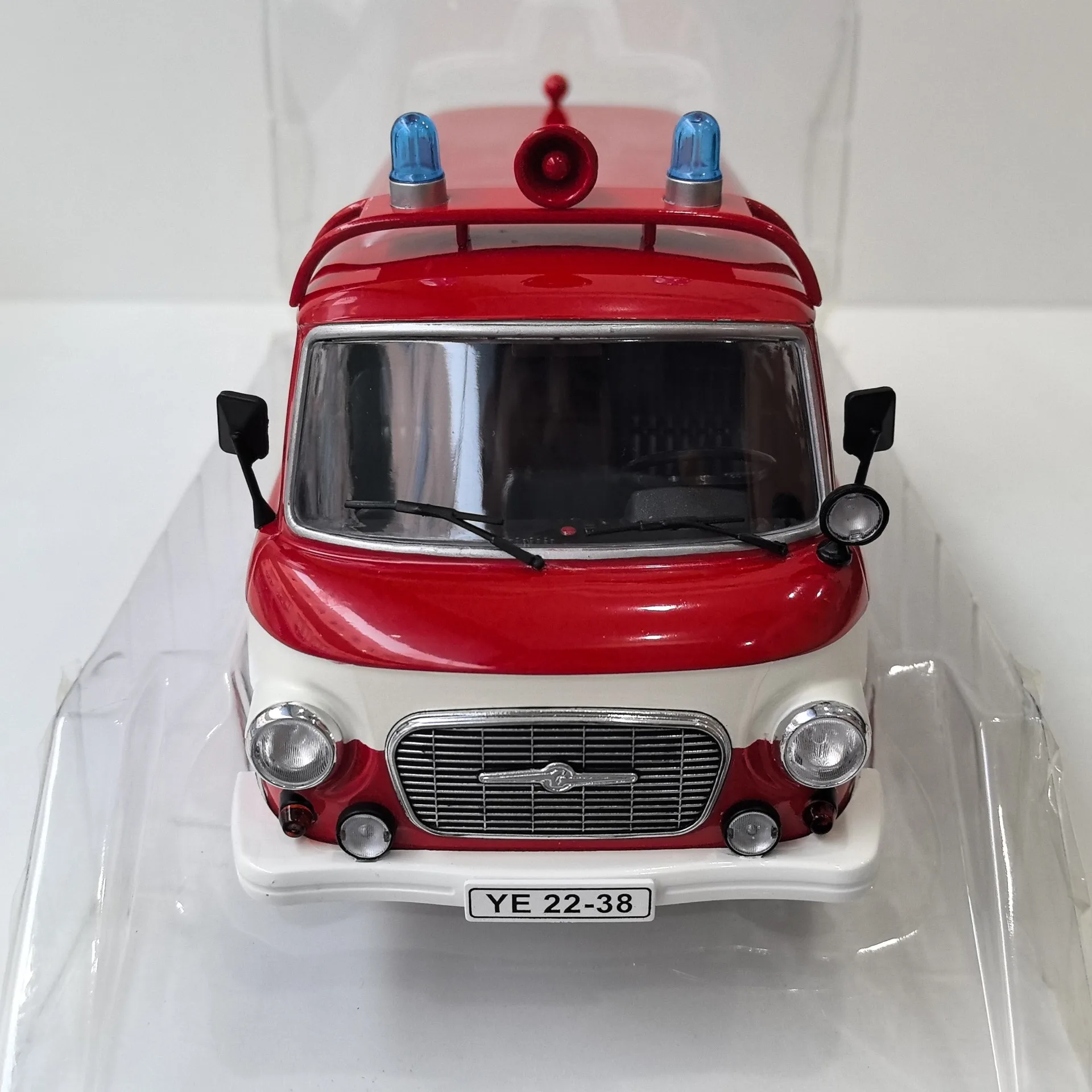 โมเดลรถพยาบาลไดแคสต์ MCG ขนาด 1/18 รุ่น BARKAS B 1000 ผลิตจากโลหะผสม ของสะสม ของเล่น ของที่ระลึก ของตกแต่ง