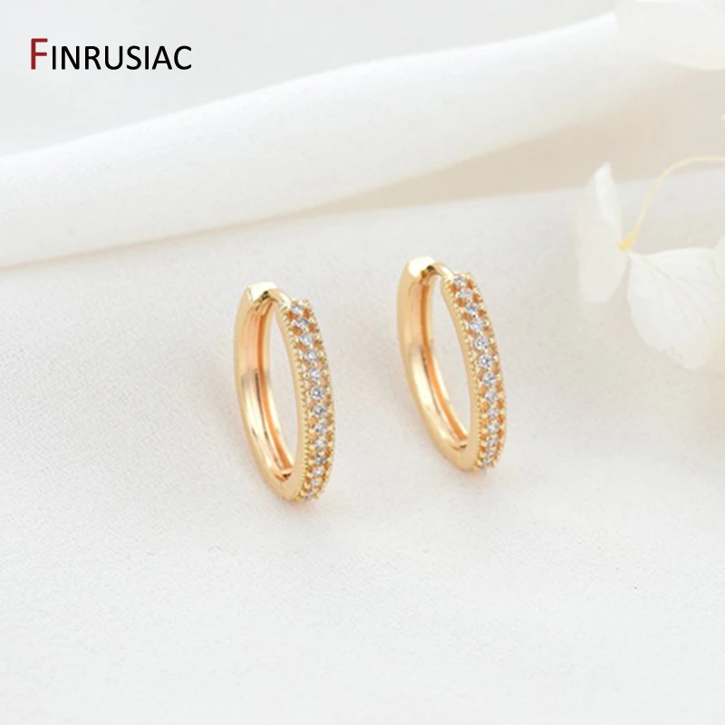 Luxuriöse Regenbogen-Zirkon-Creolen für Frauen, 14 Karat vergoldetes Messing, runde Huggie-Ohrringe, Hochzeitsschmuck, Geschenk – Detail 20