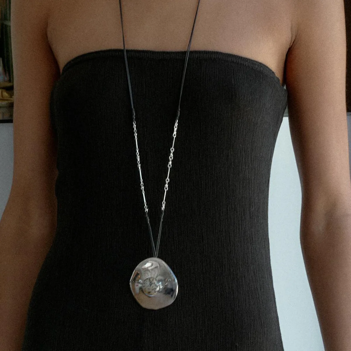 

Geometric Round Metal Pendant Necklace for Women 2024 Trend Simple Long Chain Choker Necklace Jewelry Holiday Party Gifts
