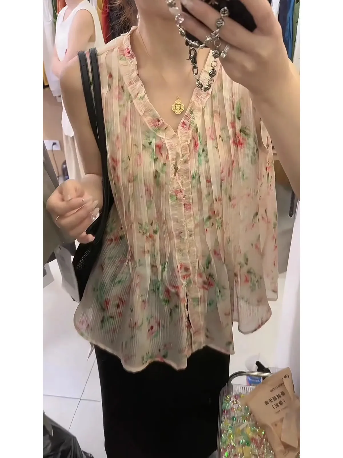 

Летний топ 2025 года с розовым цветочным принтом, V-образным вырезом, винтажный, модный, стильный, трендовый, с деревянным декором