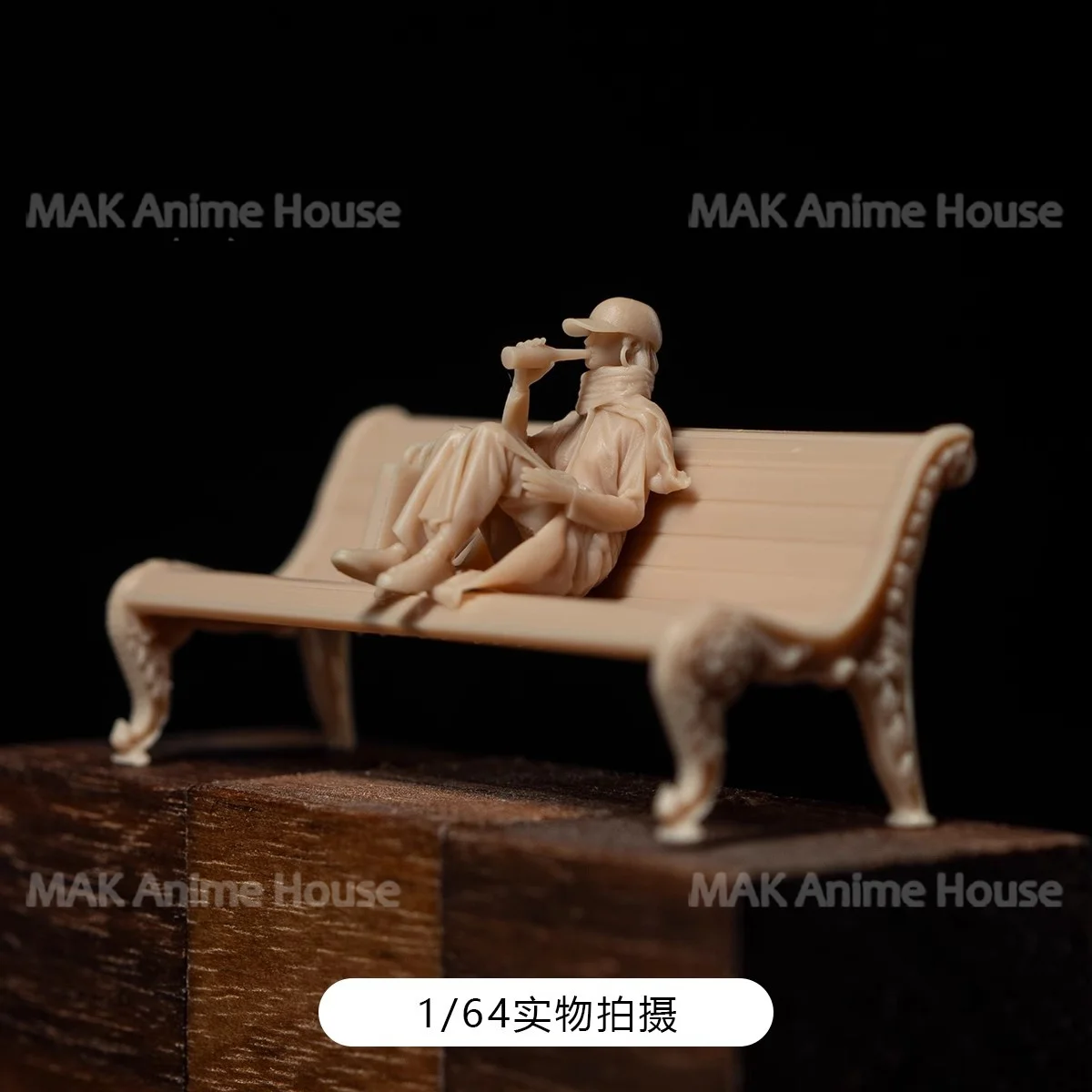 Miniatures Figures 1/64 Scale Drinking On A Park Bench Girls Feel Lonely Resin Diorama Model Creative Garage Scene Doll