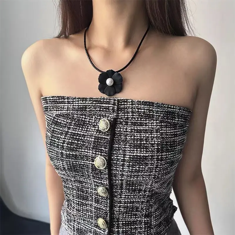 Subtle design sense  Elegance Personality Simplicity Harajuku  Black Flower Leather Simulated Pearl  Alloy Necklace Collar chain