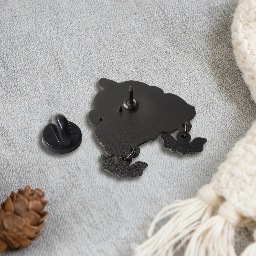 Halloween-Kürbisbrosche mit Fledermaus-Anhänger, Horror-Requisiten, Accessoires, Geschenke für Feiertagspartys – Detail 13