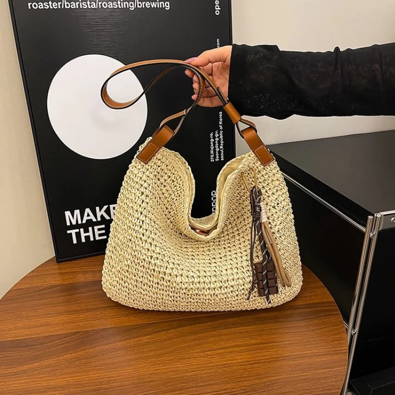 

Luxury Unique Vintage Messenger Bag For Women With Large Capacity And Elegant Paris Fashion Design