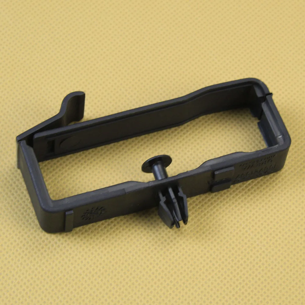 30721387 Emergency Warning Triangle Mount Bracket Holder Support Fixed Buckle For Volvo S40 V50 S60 V60 V70 S80 XC60 XC70 04-18