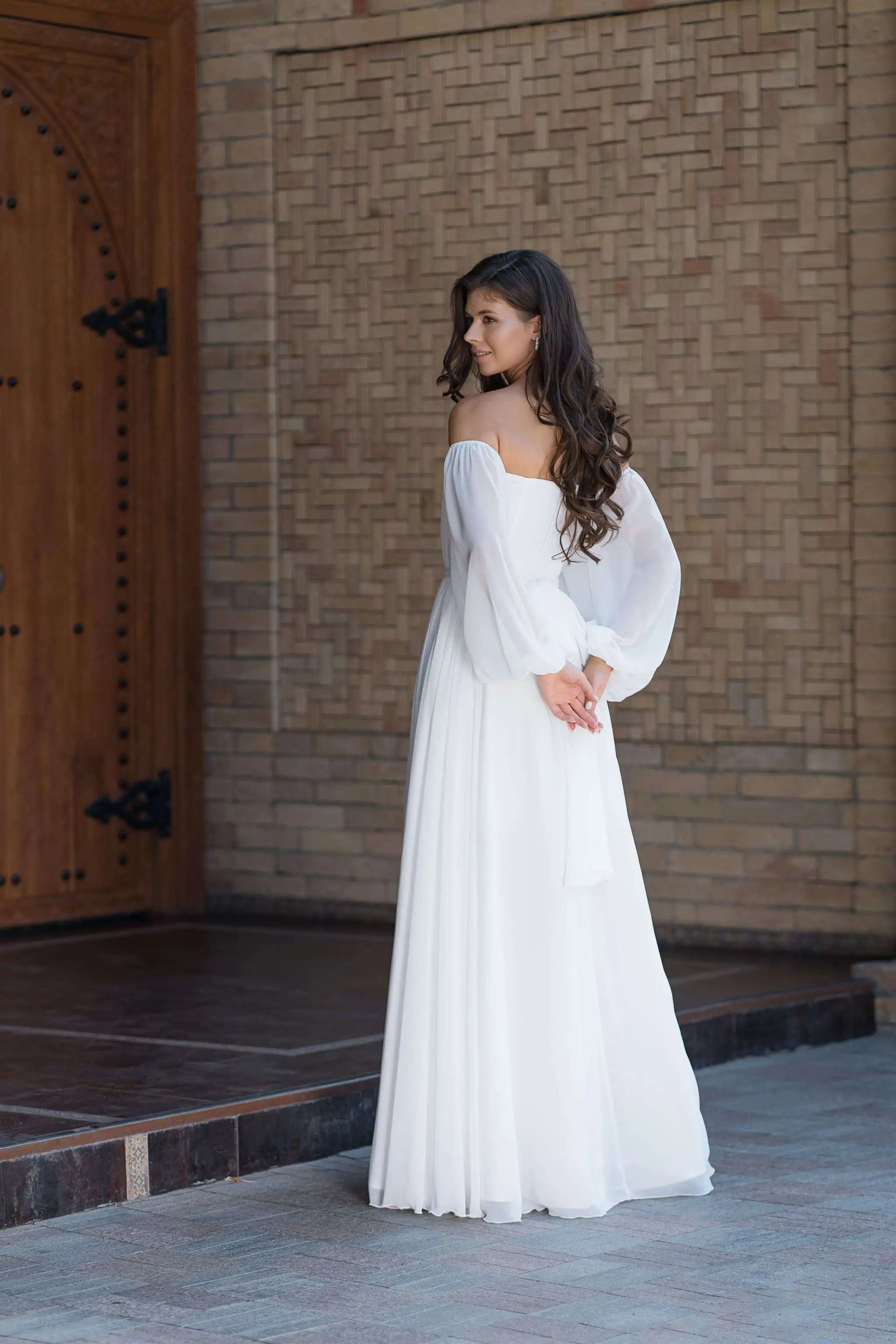 Vestido De novia De gasa para mujer, prenda sencilla De manga larga con cuello Barco, longitud hasta el suelo, para playa, hecho A medida