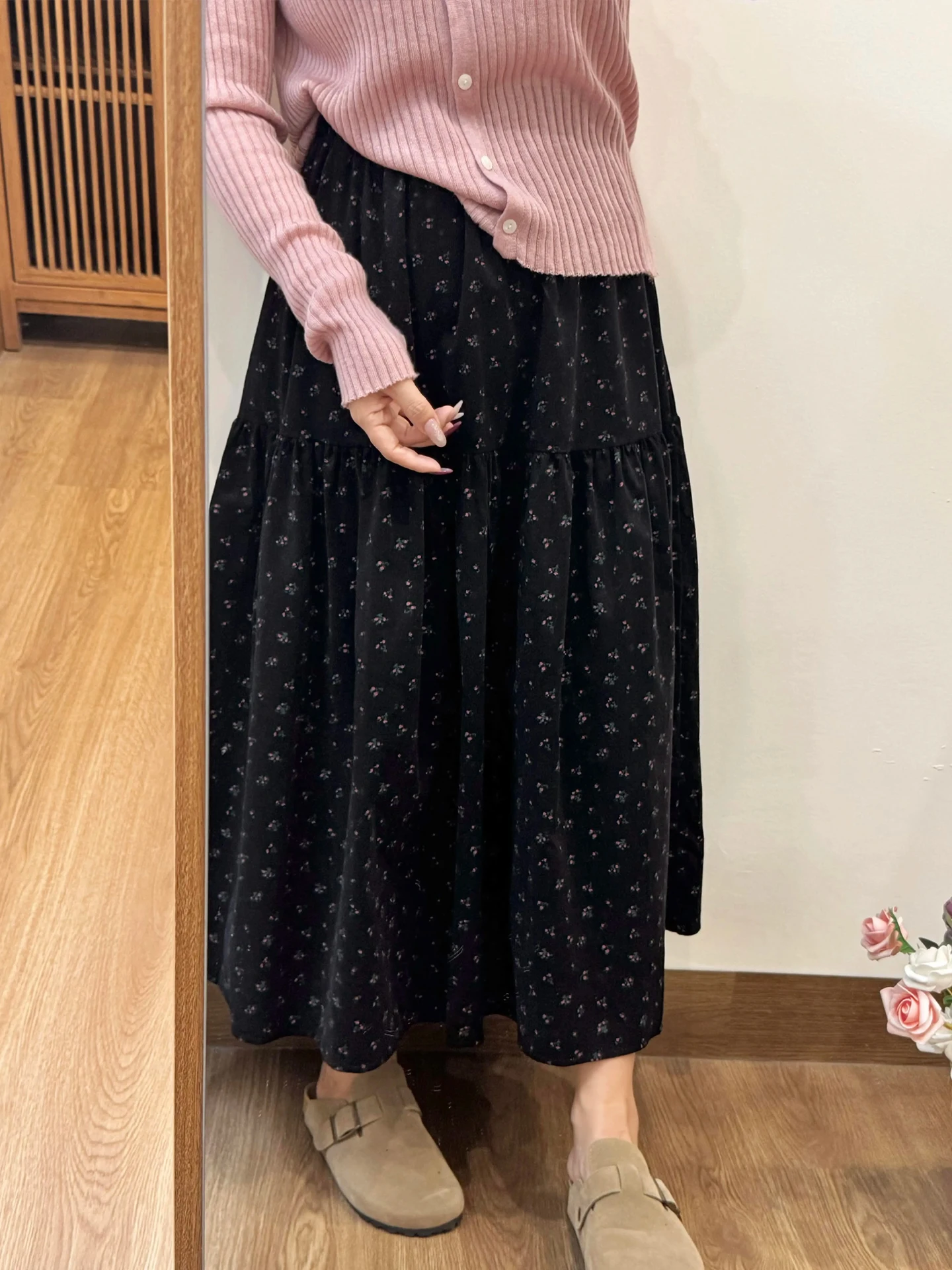 

Шикарная юбка А-силуэта для ранней осени, женская осенне-зимняя юбка с цветочным принтом, новинка 2025 года, юбка-трапеция, прикрывающая бедра