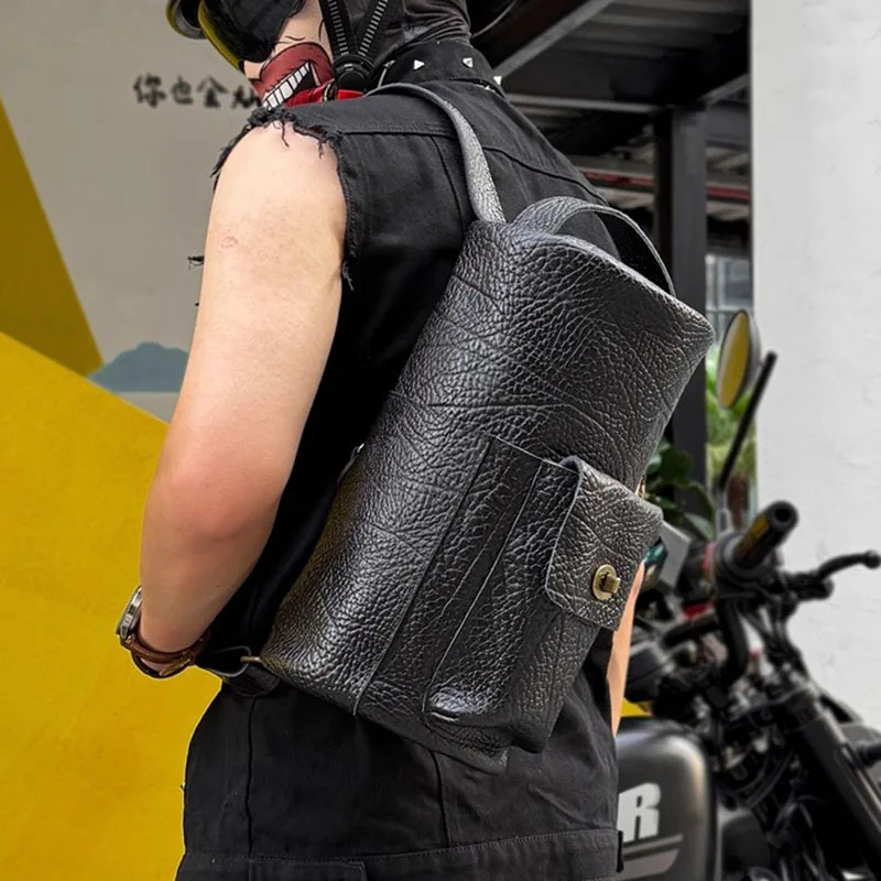 aetoo-mochila-de-cuero-de-bisonte-de-primera-calidad-bolso-de-pecho-de-barril-para-motociclismo-de-cuero-genuino-a-la-moda-y-moderno-para-hombre-informal