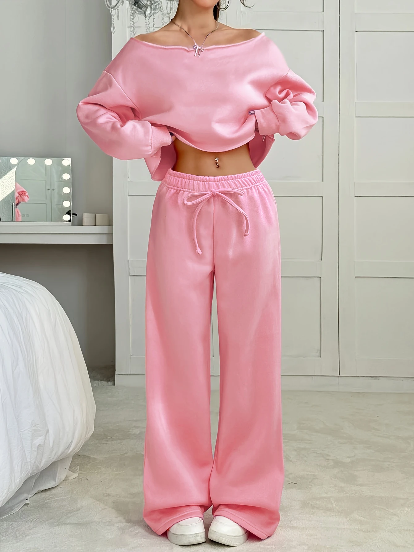Conjunto de 2 peças de pijamas femininos de outono e inverno, cor sólida simples, confortável e elegante, top de manga comprida com ombros de fora e calças compridas, pode ser usado fora, conjunto de loungewear para mulheres