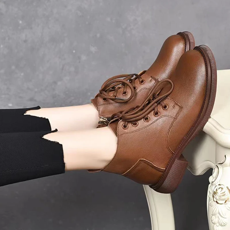 2022 Winter New Round Head Low Coarse Heel Soft Sole Boots Plush Women\'s British Retro Lace Up Shoes Casual Comfortable and Warm