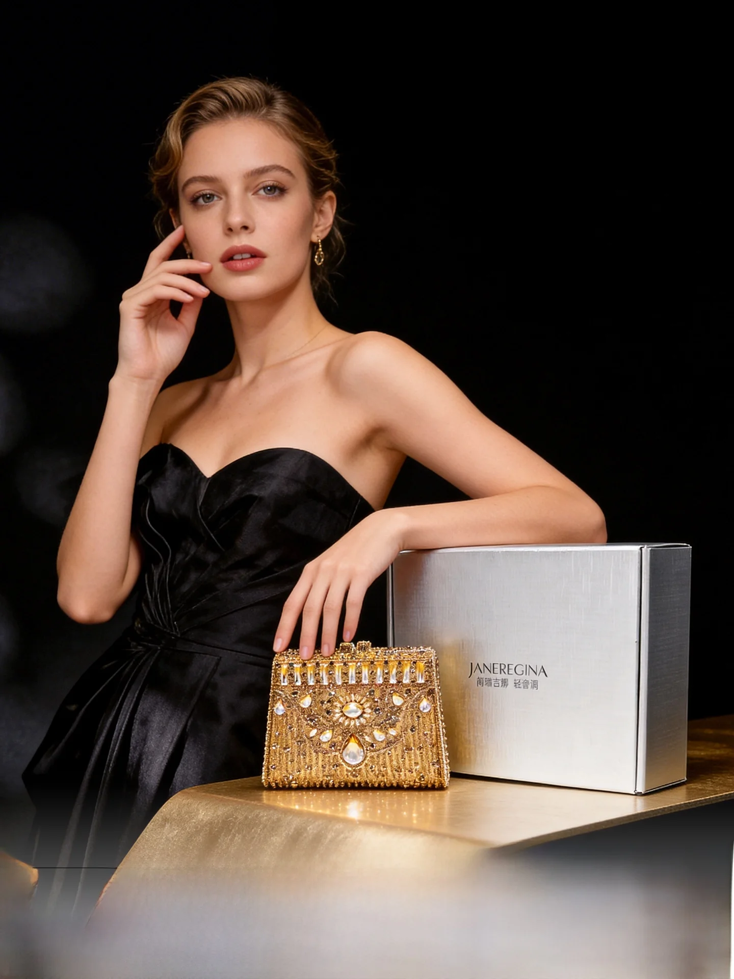 Elegant Hollow out Diamond Evening Bag Women's Handbag Fashionable Magnetic Buckle Clutch Purse for Parties And Banquets