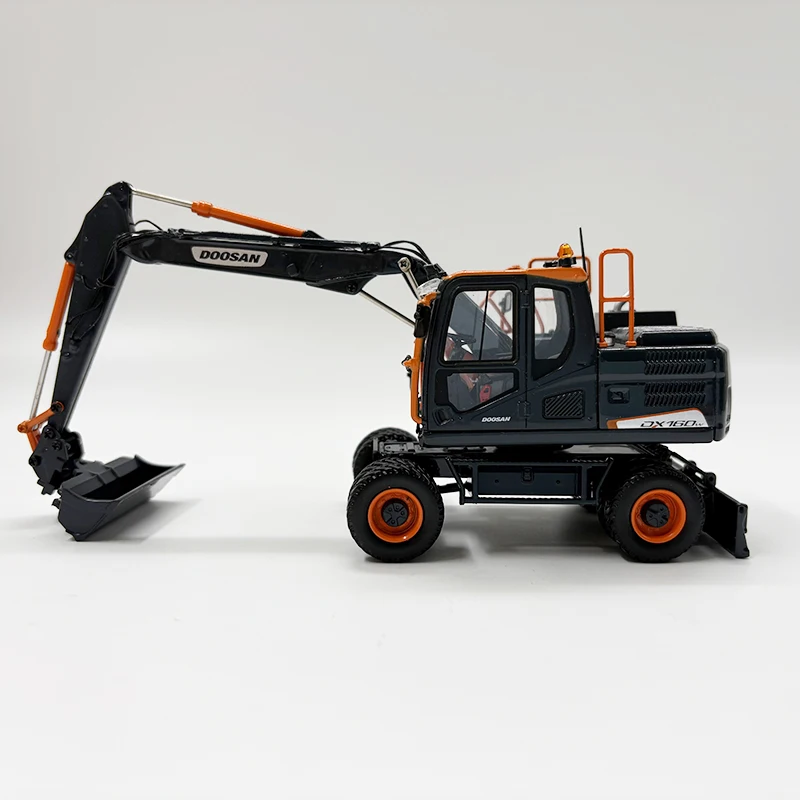 Diecast 1:50 Scale Doosan DX160W DX140W Wheeled Excavator Alloy