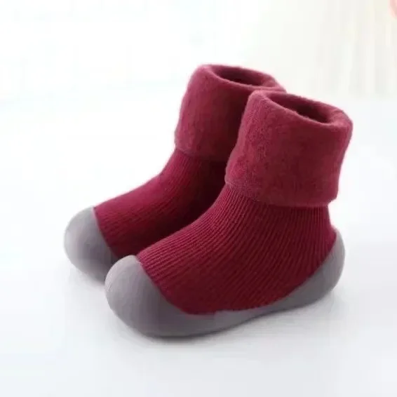 

Нескользящая обувь на мягкой подошве. Детские прогулочные носки и обувь. Осенние и зимние плюшевые утолщенные теплые детские носки-тапочки.