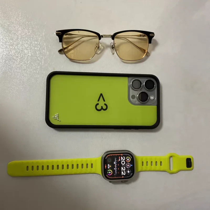 حافظة هاتف Wildflower WF XCX أقل من 3 لهاتف iPhone 16 15 14 13 12 17 Pro Max Plus Air 17promax WF غطاء كرتوني بشعار معدني