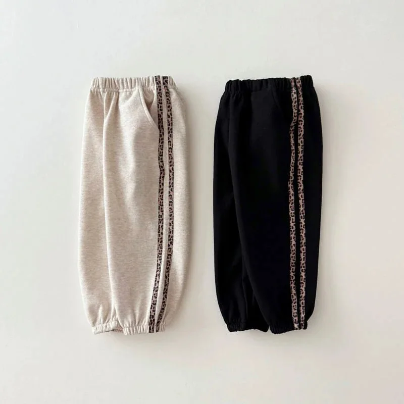 

HoneyCherry Autumn Korean-Style Girls' Solid-Color Sporty Casual Pants with Leopard Print & Stripes - Cuffed-Leg Long Pants