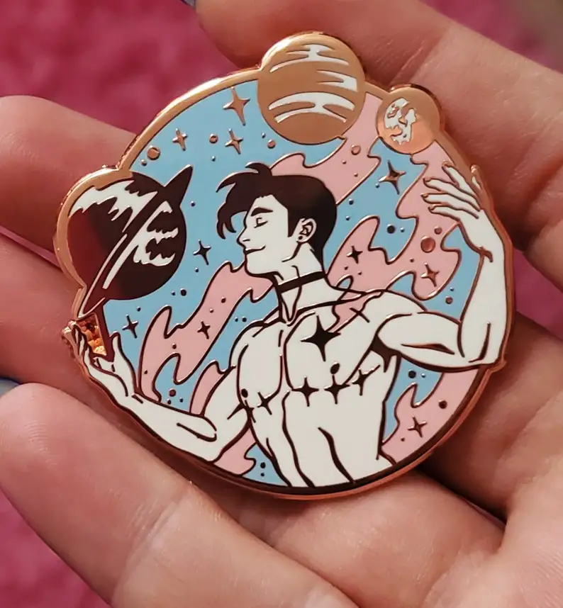 قانون الإبداع الإلهي - دبوس المينا الأصلي