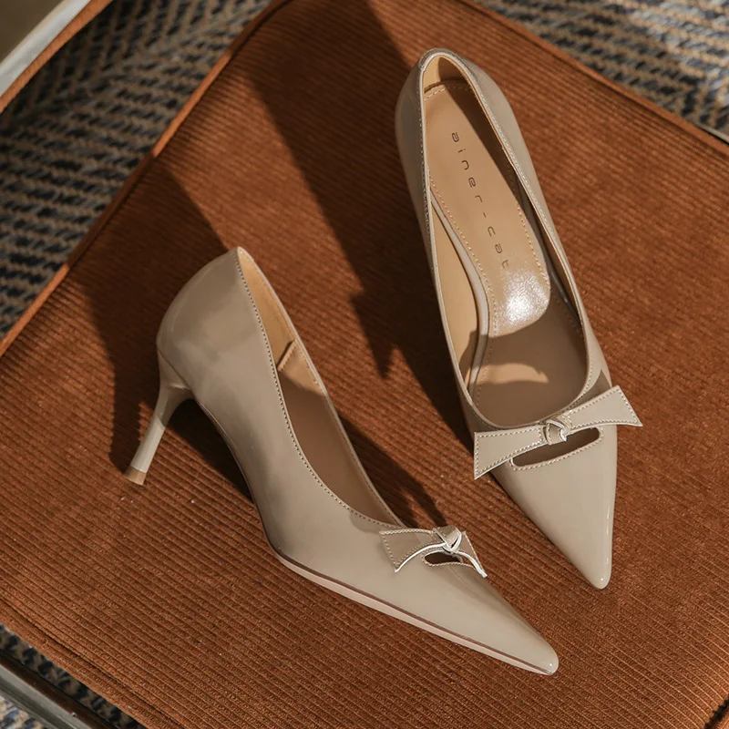 

Bloomsteps [Sheepskin] High Heels for Women, Thin Heel, 2026 New Pointed Toe Patent Leather Shallow Mouth Bowknot Pumps