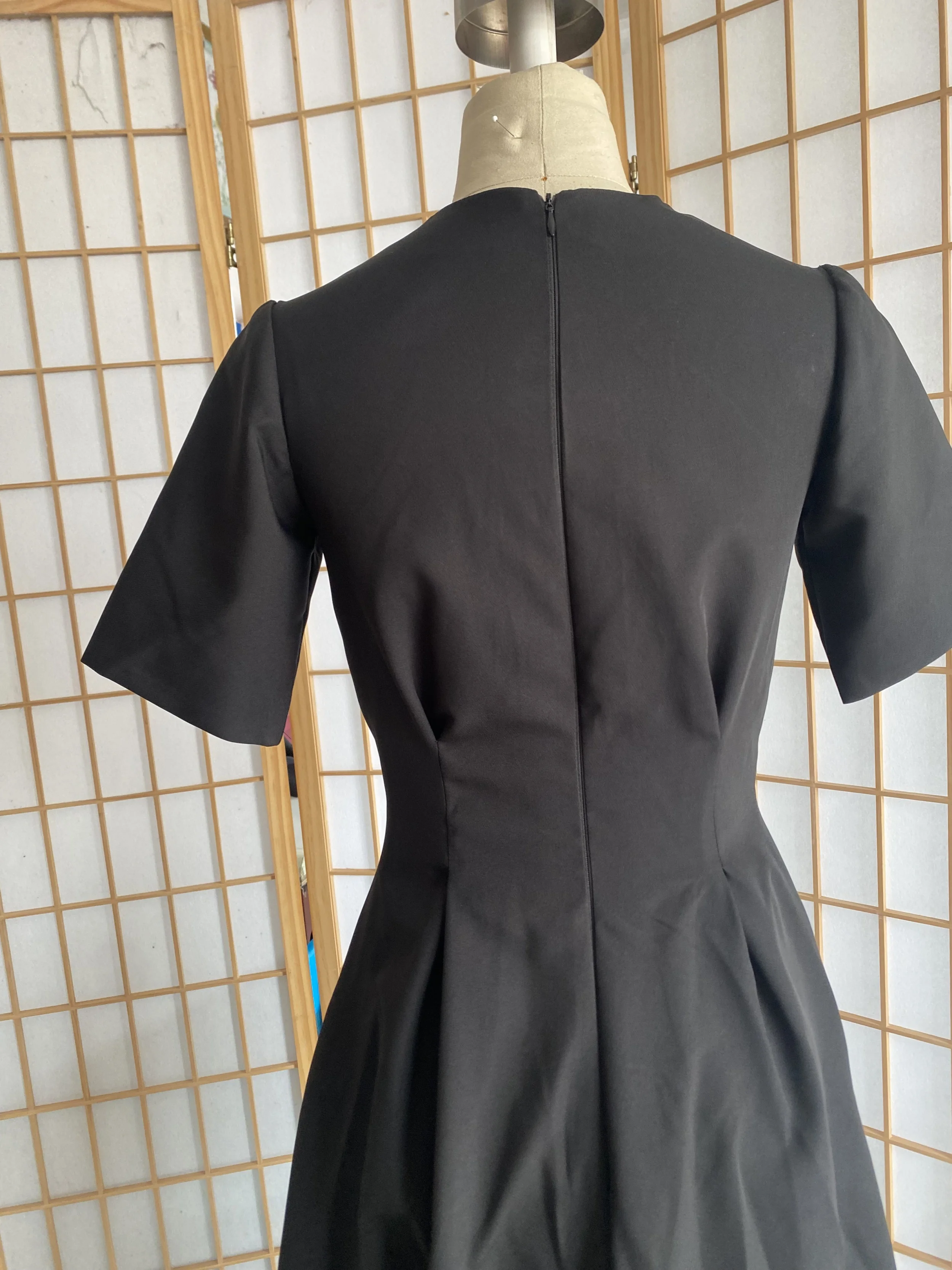 Vestido de noiva leve preto para noivas pequenas, vestido elegante com alça de cetim para registro e certificado, minivestido branco adequado para uso diário