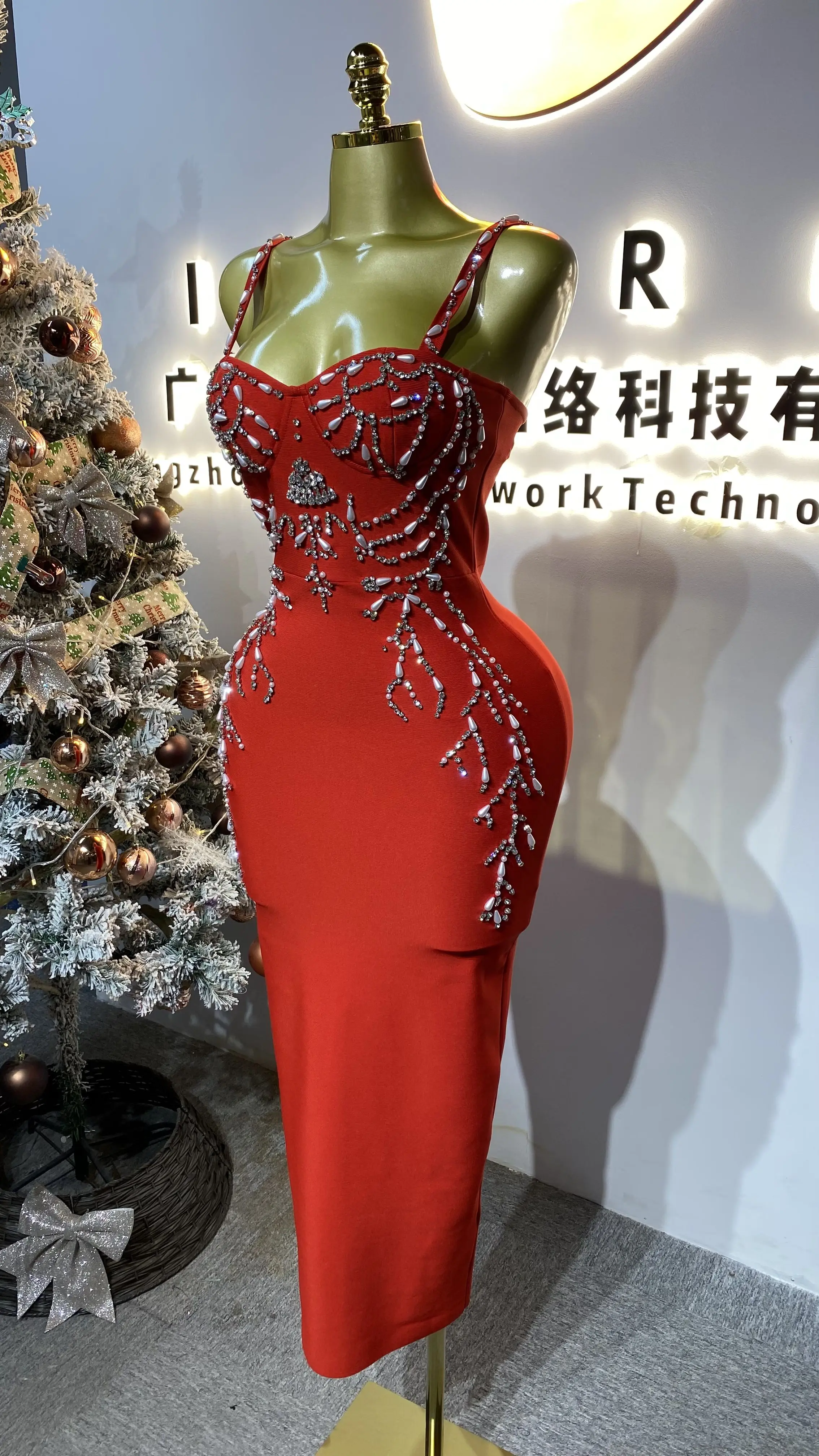 Elegant and slim fit with heavy-duty beaded elastic band, suitable for mid-length summer banquets and evening events.-GZXX265