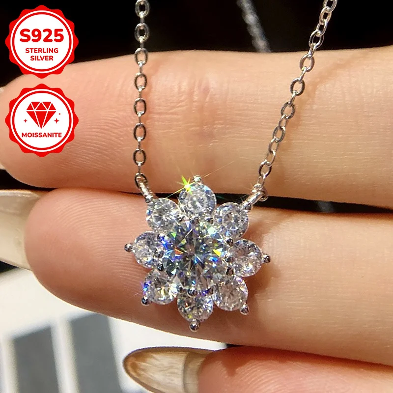 

1pc 1.0Carat A Beautiful 925 Sterling Silver Moissanite Necklace Would Also Be A Perfect Holiday Gift for Your Loved One.