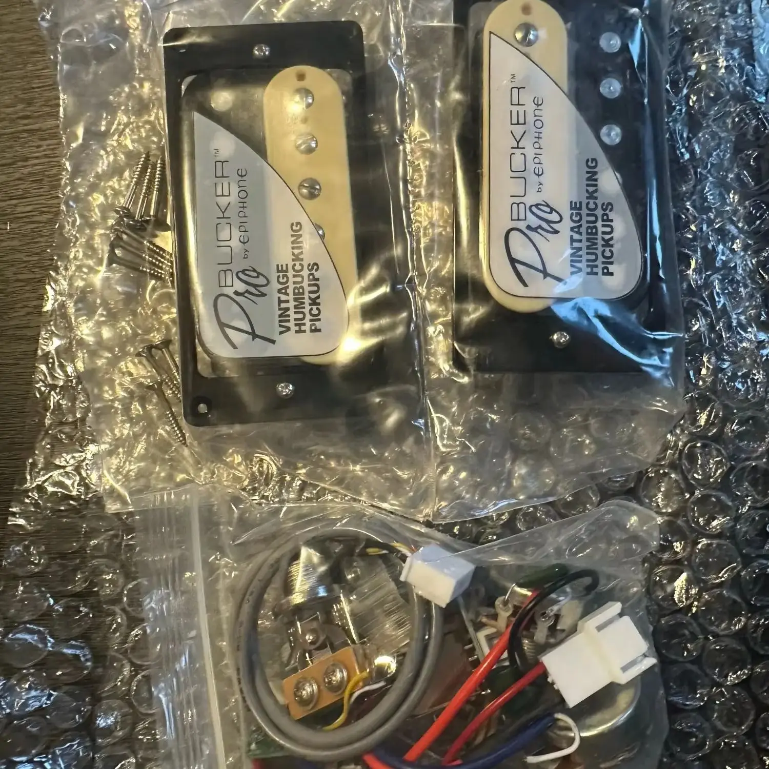 لون الصخور الكلاسيكي - التقاطات هامبوكر مع 1V1T 2V1T ألنيكو كلاسيك 57 برو جيتار سلكي مسبقًا خطوط زيبرا