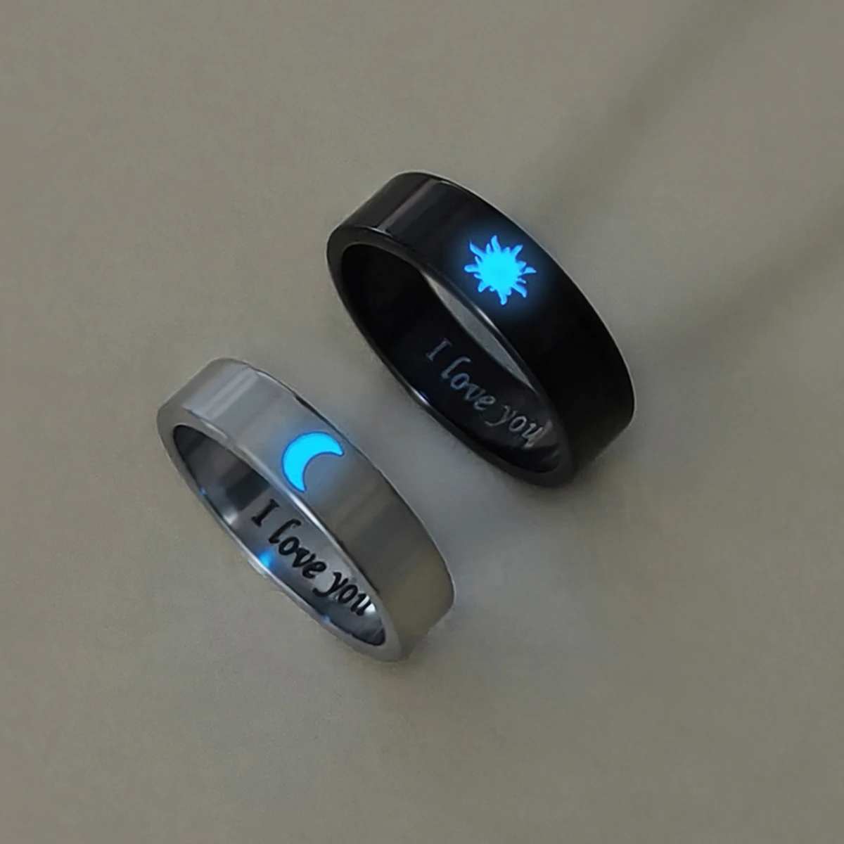 Conjunto de 2 Anéis Luminosos Dia e Noite para Casal, Presente Fashion para o Dia dos Namorados, Anéis de Compromisso