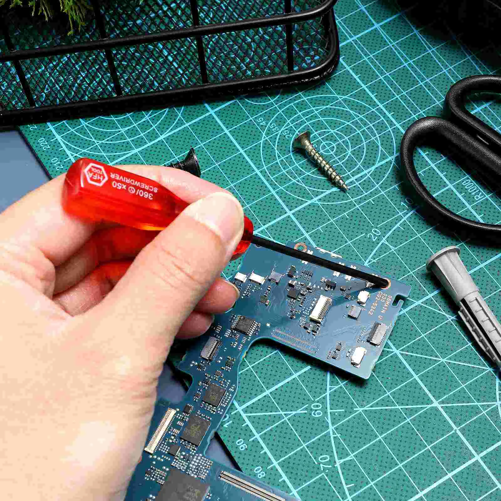 Portable Triwing Triangle Y-Tip Screwdriver Repair Tool for /DS /DS /Gameboy Advance SP (Red) Triwing screwdriver