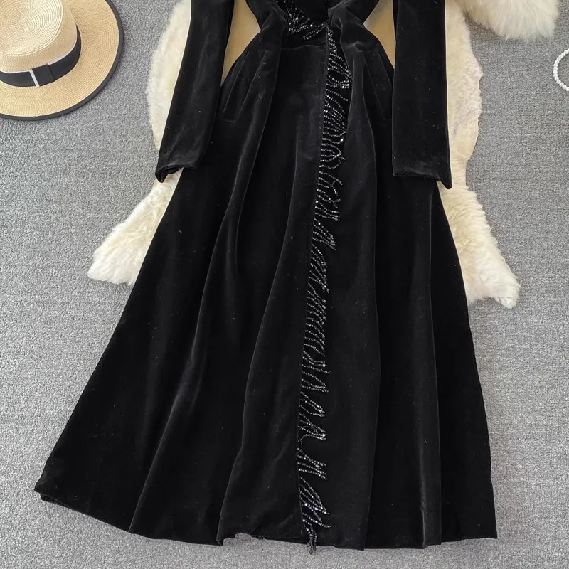 New Luxury High Quality Autumn Winter Velvet Black Long Outerwear Fashion Women Notched Collar Tassel Beading Thick Trench Coat