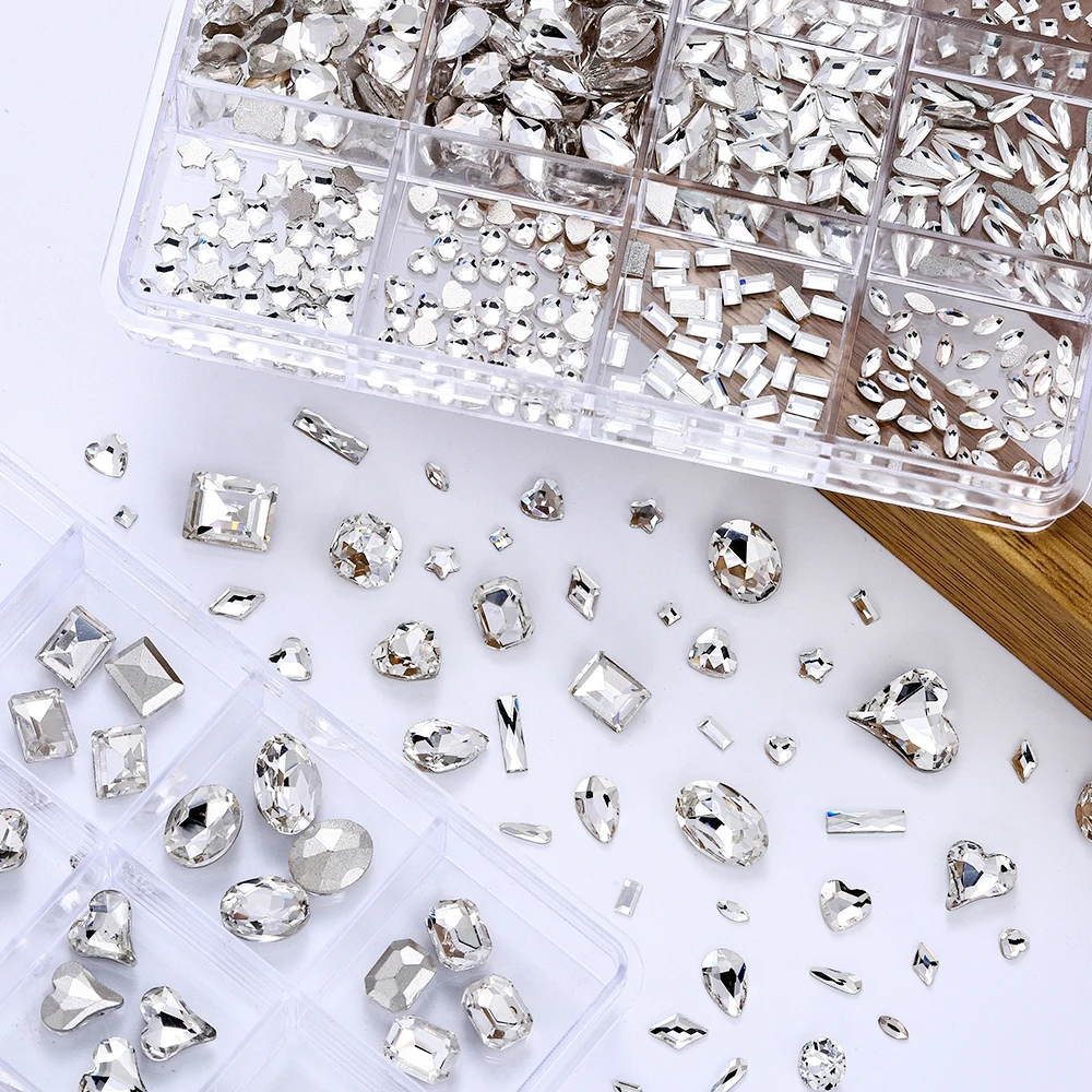 12 Gitter Mini-Diamanten mit Flachboden für Nagelkunst, Weiße Nagelrhinesteine für 3D-Nageldekorationen, Glitzer-Maniküre-Zubehör – Detail 6