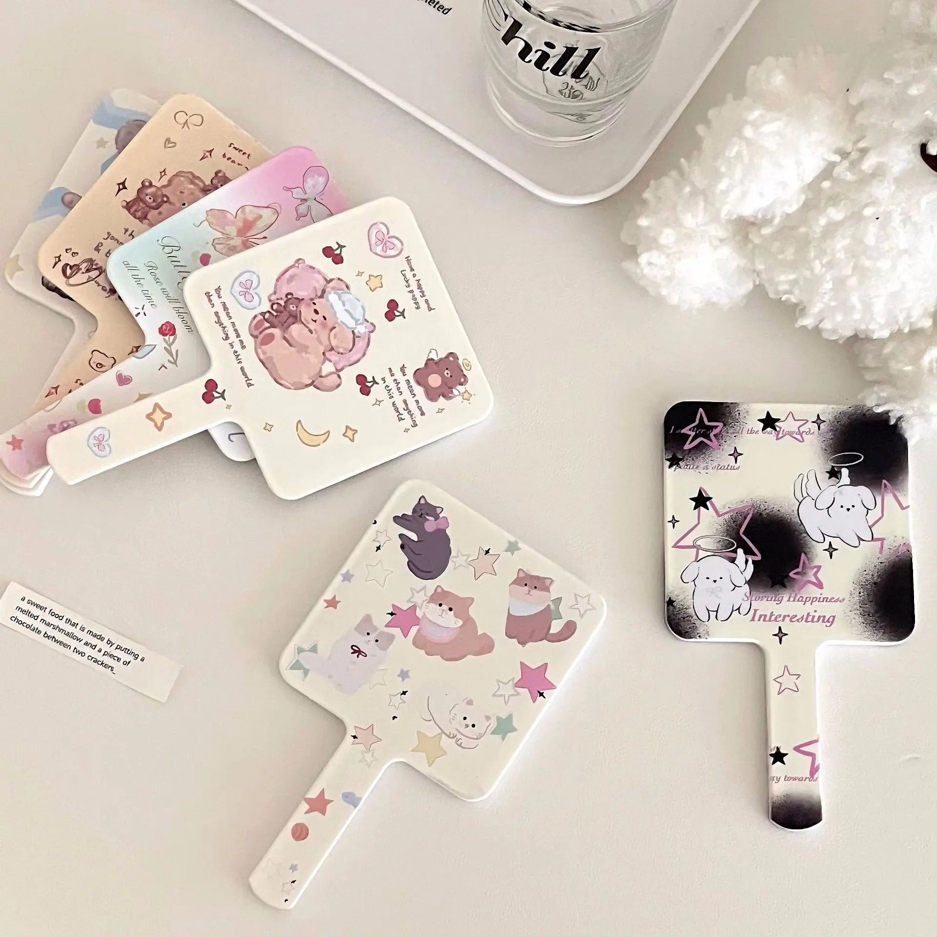 High-definition-Cartoon Handheld Spiegel Tragbare Kompakte Design Frauen Schönheit Make-Up Spiegel Mädchen Studentenwohnheim Kleinen Spiegel