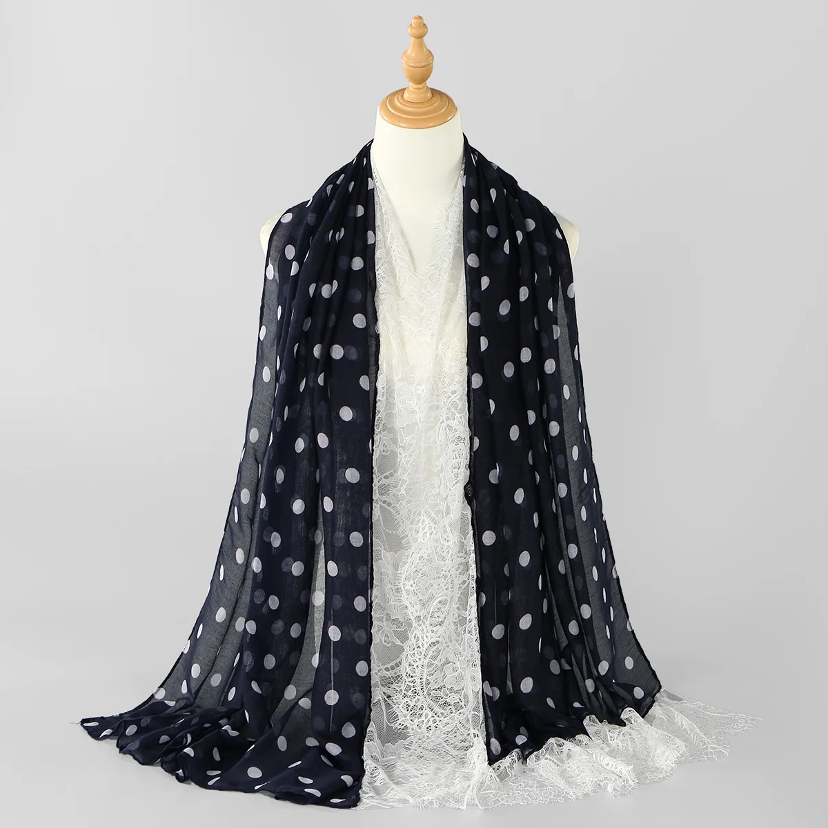 Heißer Verkauf Chiffon Viskose Polka Dot Print Schal Französischer Romantischer Spitzenrand Muslimischer Hijab Modisches Design Damen Schal Ramadan Eid – Detail 10