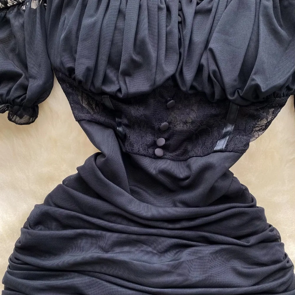 Elegancka koronkowa sukienka w stylu vintage z odkrytymi ramionami, szykowna, seksowna, szczupła, letnia damska, letnia, słodka, modna sukienka — zdjęcie 4