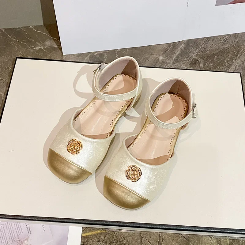 

2025 Summer New Children's Leather Shoes Fashion Flower Girls' Princess Shoes Soft Bottom Anti Slip Baby Flat Casual Sandals