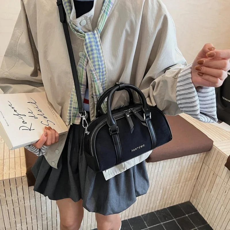 

Famous Design Zipper Crossbody Bag Trendy Women's Handbag Luxury Fashion Chain Strap Shoulder Bag Suitable For Party Use