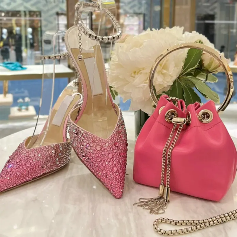 2025 Novos saltos super altos gradientes europeus e americanos, sapatos únicos para banquetes e discotecas, sandálias femininas Rhinelette