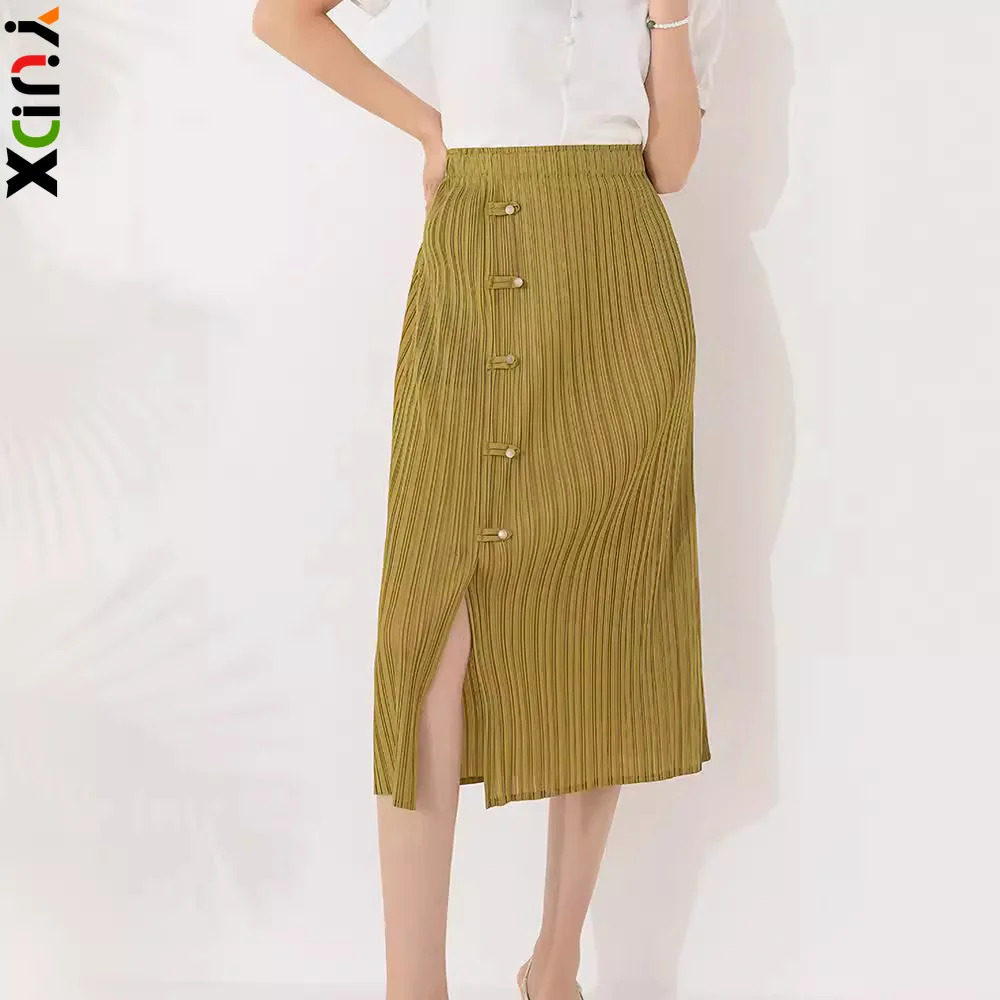 

Miyake Pleated Fashion Wind Disc Buckle Women's Half-skirt Temperament Versatile Split Retro Solid Pleated Skirt 2024 Summer New