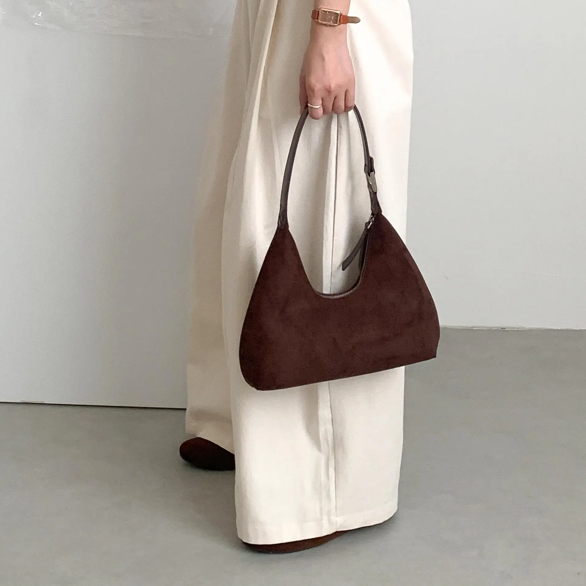 

Осень-зима 2025 г., новая замшевая сумка на плечо под мышками | Женская универсальная сумка-тоут в стиле ретро | Зимняя модная сумочка