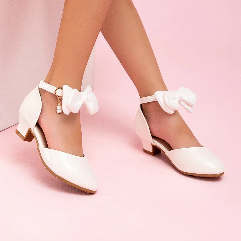 

2025 New Children's Shoes Girl Princess Leather Sandals Fashion Bow Dress High Heels Soft Sole for Kid's Performance Dance Shoes