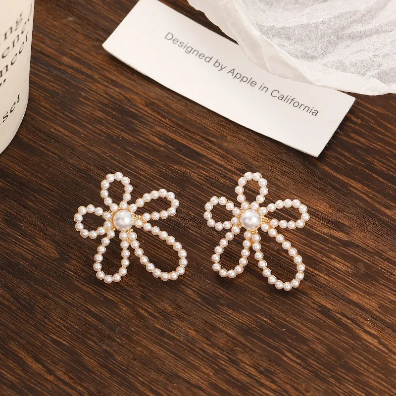 Full of Mini Imitation Pearl Flower Stud Earrings for Women Wedding Party Elegant Hollow Irregular Flowers Earrings Jewelry Gift