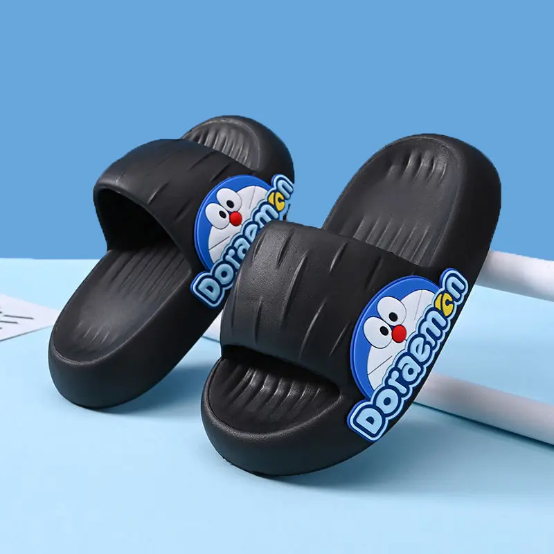 Doraemon kinderpantoffels voor jongens, antislip zachte zool, modieuze cartoon slidesandalen voor binnen- en buitenkleding.