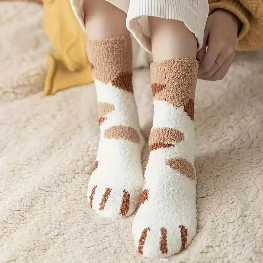 6 Pairs Of Women's Multi-Color Autumn And Winter Cute And Fun Cat Paw Socks, Coral Fleece Mid Tube Socks, Sleep Thick And Warm, Sweet Floor Socks
