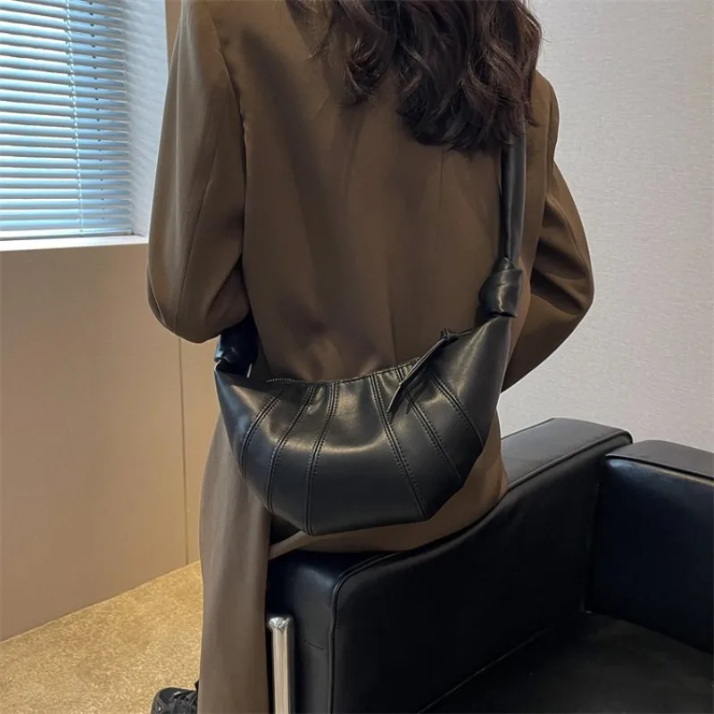 

French Light Luxury Girls' Bag With American Craftsmanship Detail, Fashionable For Daily Commuter Use And Summer Style
