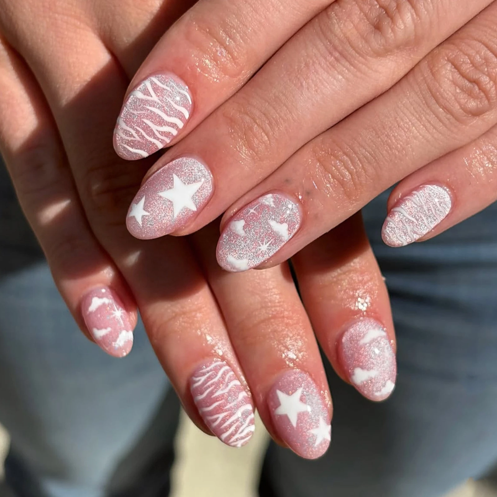 Nude Pink Artificial Nails Tips Glossy Short Round Press On Nails White Five-pointed Star Designs Reusable Fake Nails 24Pcs