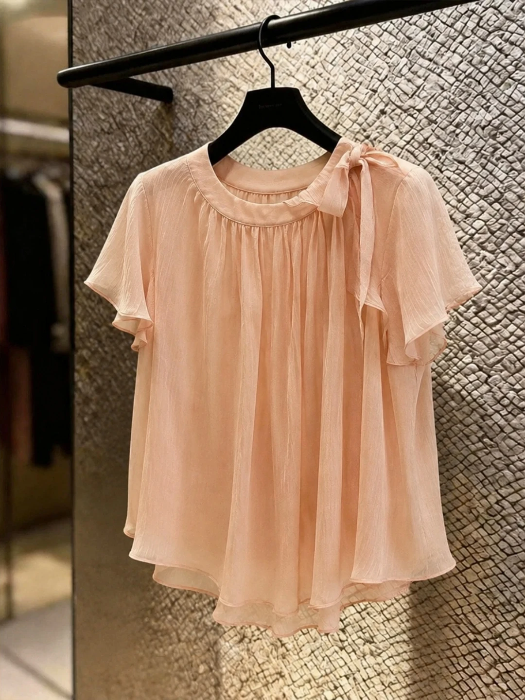 

Elegant round Neck Short Sleeve Shirt Women's Fashionable Popular Small Shirt Gentle Style Commute Korean Version Straight Cut