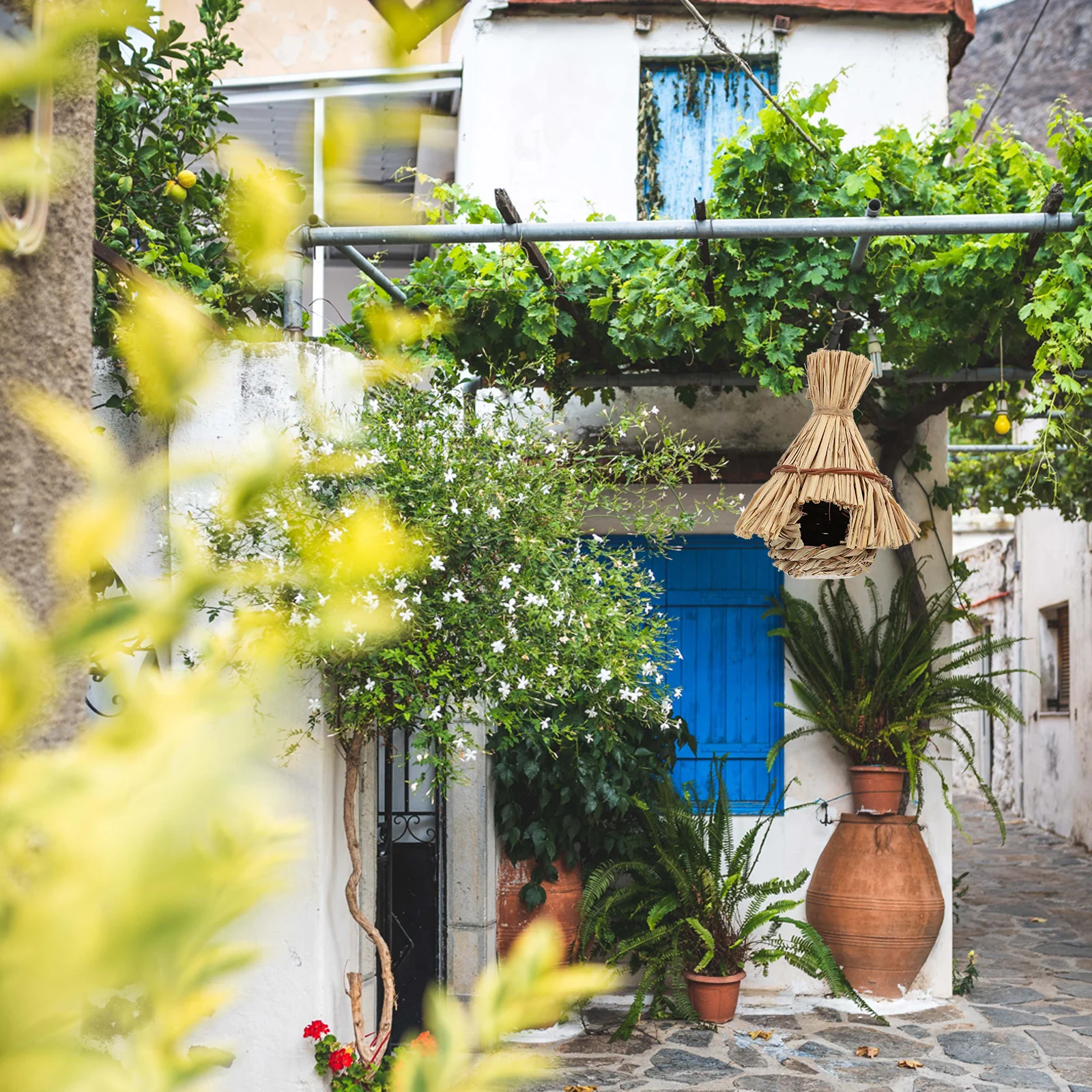 

1Pcs Straw Bird Nest Natural Handmade Parrot Breeding Nest Outdoor Hanging Birdhouse Decorative Woven Bird Cage