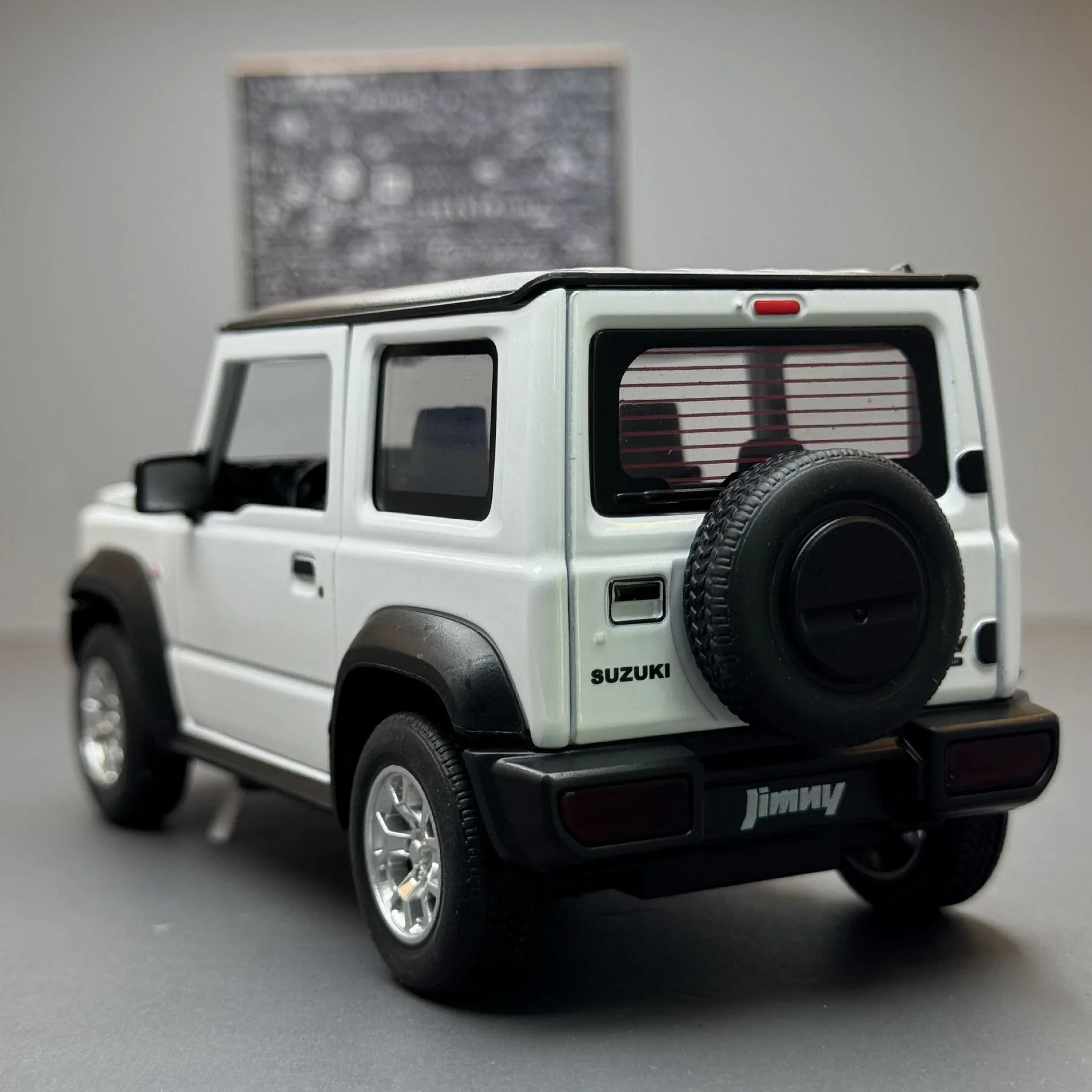 

1:24 модель автомобиля SUZUKI Jimny из сплава, Литые металлические внедорожники, модель автомобиля, имитация звука и фотоколлекции, детская игрушка в подарок