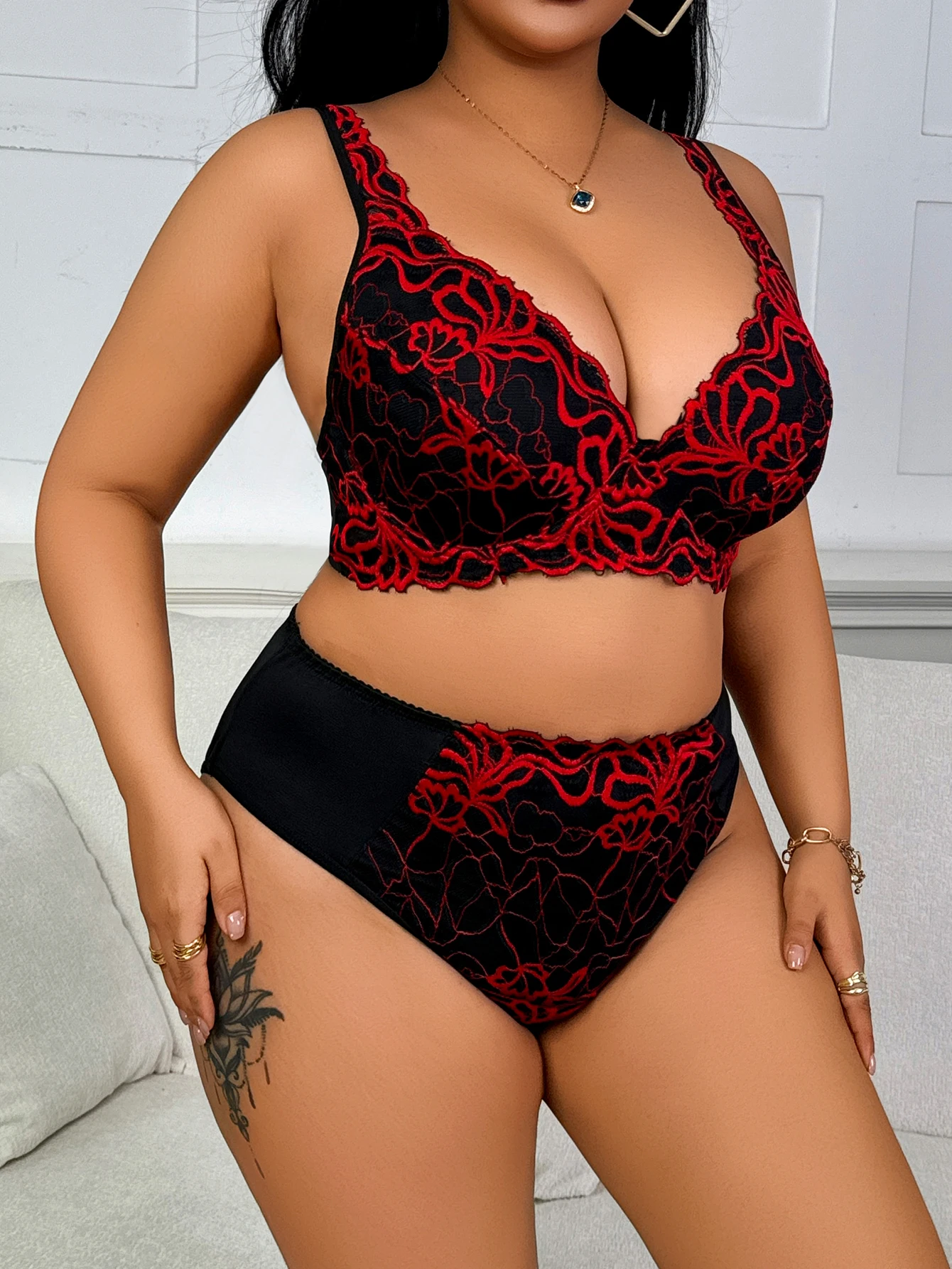 Conjunto de lencería con bordado rojo y negro, sujetador Sexy sin aros de talla grande, push-up, fino, transpirable, sin costuras, ajustable