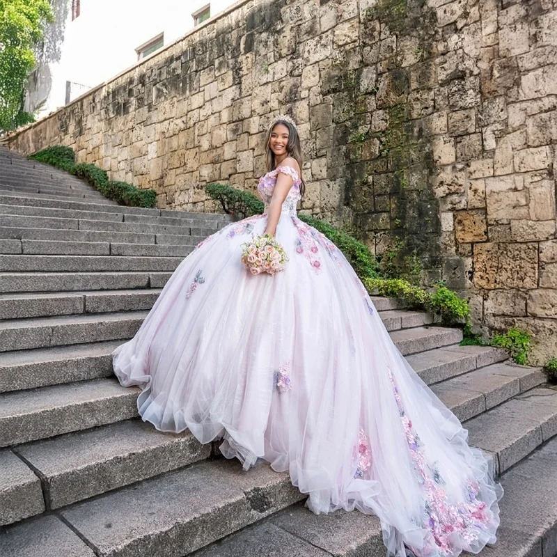 فستان Quinceanera بلون فاتح مخصص بدون أكتاف مزين بالترتر والكريستال ثلاثي الأبعاد على شكل زهرة تول فيستدوس دي 15 Quinceanera