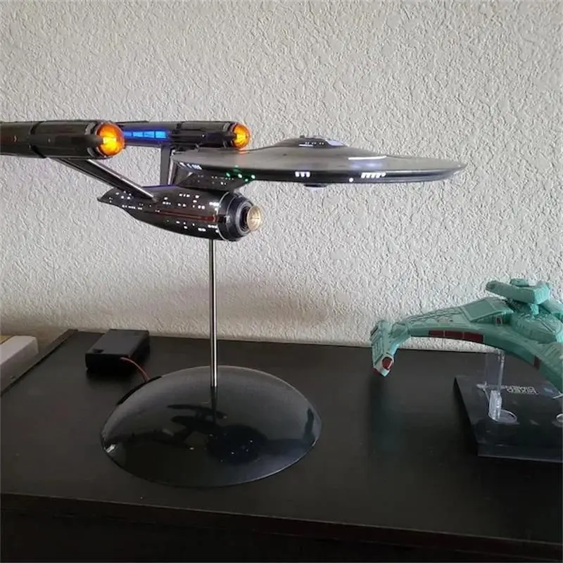 Star Trek U.S.S. Enterprise 1:1000 Scale Set Prop Replica Model With Lights