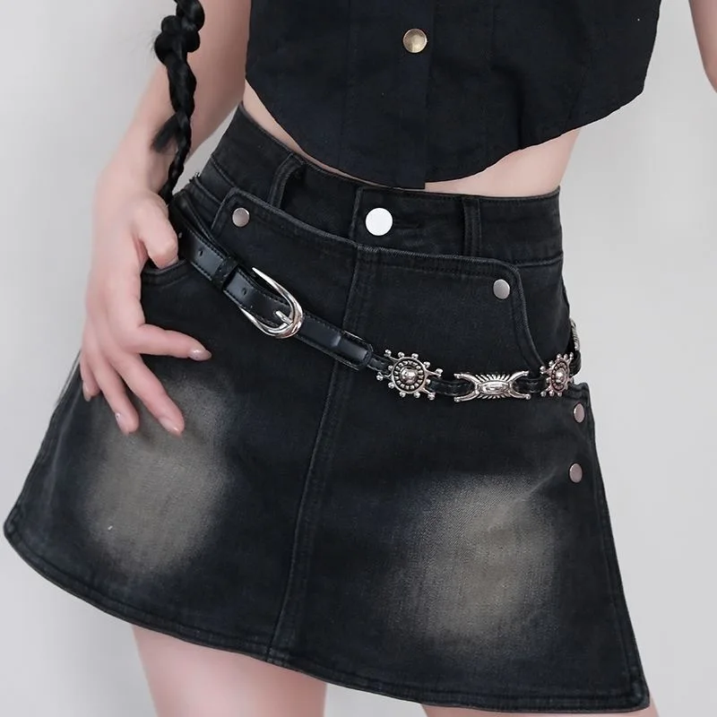 High-end Vintage Ladies' Waist Chain Belt: Suitable for Daily Wear, Combining Decorative and Waist-Cinching Functions. Made from